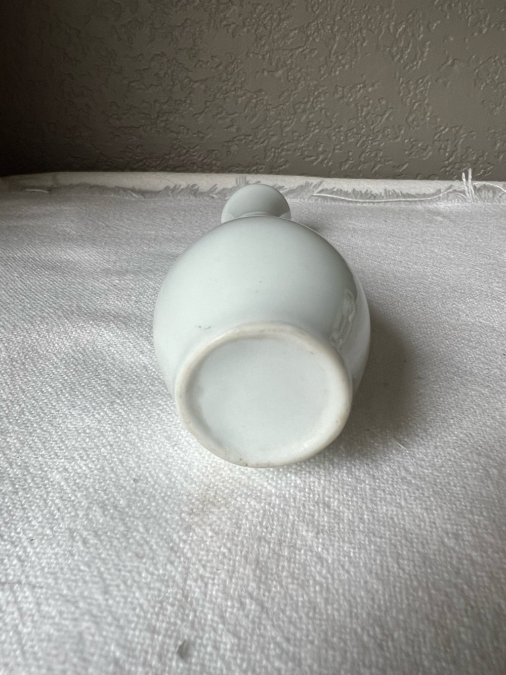 White Floral porcelain Bud Vase with Multicolor Flower Motif - Picture 4 of 9